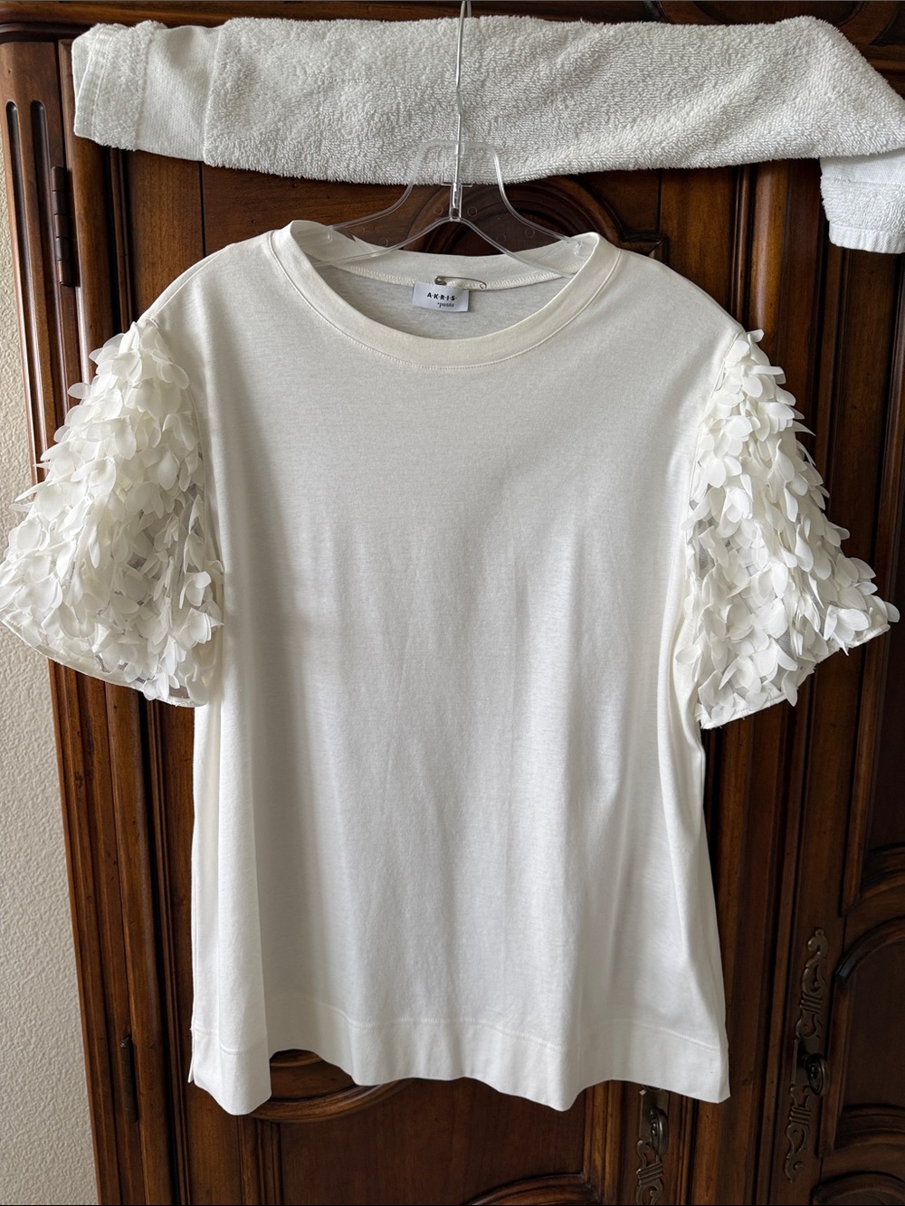 Akris Cream Short Sleeve Top with Petal Sleeves Swiss Fabric size XL